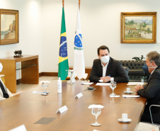 O governador Carlos Massa Ratinho Junior e o presidente da Adimax Indústria e Comércio de Alimentos, Adir Comunello, anunciaram nesta quarta-feira (27), em evento no Palácio Iguaçu, um novo investimento no Paraná. A indústria de fabricação e distribuição de alimentos para cães e gatos vai investir R$ 14,6 milhões na abertura de uma planta em Mandirituba, na Região Metropolitana de Curitiba. 