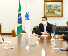 O governador Carlos Massa Ratinho Junior e o presidente da Adimax Indústria e Comércio de Alimentos, Adir Comunello, anunciaram nesta quarta-feira (27), em evento no Palácio Iguaçu, um novo investimento no Paraná. A indústria de fabricação e distribuição de alimentos para cães e gatos vai investir R$ 14,6 milhões na abertura de uma planta em Mandirituba, na Região Metropolitana de Curitiba. 