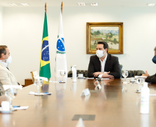 O governador Carlos Massa Ratinho Junior e o presidente da Adimax Indústria e Comércio de Alimentos, Adir Comunello, anunciaram nesta quarta-feira (27), em evento no Palácio Iguaçu, um novo investimento no Paraná. A indústria de fabricação e distribuição de alimentos para cães e gatos vai investir R$ 14,6 milhões na abertura de uma planta em Mandirituba, na Região Metropolitana de Curitiba. 