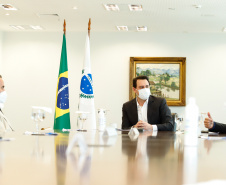 O governador Carlos Massa Ratinho Junior e o presidente da Adimax Indústria e Comércio de Alimentos, Adir Comunello, anunciaram nesta quarta-feira (27), em evento no Palácio Iguaçu, um novo investimento no Paraná. A indústria de fabricação e distribuição de alimentos para cães e gatos vai investir R$ 14,6 milhões na abertura de uma planta em Mandirituba, na Região Metropolitana de Curitiba. 