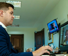 A experiência paranaense no enfrentamento à pandemia da Covid-19, com especial destaque para o uso de plataformas digitais, foi apresenta nesta quinta-feira (28) pelo chefe da Casa Civil Guto Silva no fórum virtual Ibero-Americano “As ações dos governos para o enfrentamento da Covid-19 nas plataformas digitais”.Foto: Guilherme Flores/Casa Civil