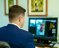 A experiência paranaense no enfrentamento à pandemia da Covid-19, com especial destaque para o uso de plataformas digitais, foi apresenta nesta quinta-feira (28) pelo chefe da Casa Civil Guto Silva no fórum virtual Ibero-Americano “As ações dos governos para o enfrentamento da Covid-19 nas plataformas digitais”.