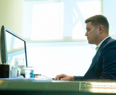 A experiência paranaense no enfrentamento à pandemia da Covid-19, com especial destaque para o uso de plataformas digitais, foi apresenta nesta quinta-feira (28) pelo chefe da Casa Civil Guto Silva no fórum virtual Ibero-Americano “As ações dos governos para o enfrentamento da Covid-19 nas plataformas digitais”.Foto: Guilherme Flores/Casa Civil