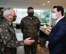 O governador Carlos Massa Ratinho Junior recebeu nesta terça-feira (02), no Palácio Iguaçu, o novo comandante militar do Sul do Exército Brasileiro, general Valério Stumpf. No encontro, o governador apresentou uma proposta de parceria do Exército para a elaboração de projetos estruturantes do Estado.
