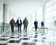 O governador Carlos Massa Ratinho Junior recebeu nesta terça-feira (02), no Palácio Iguaçu, o novo comandante militar do Sul do Exército Brasileiro, general Valério Stumpf. No encontro, o governador apresentou uma proposta de parceria do Exército para a elaboração de projetos estruturantes do Estado.
