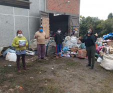 A Secretaria de Estado do Desenvolvimento Sustentável e do Turismo entregou 2.185 máscaras de pano para 29 cooperativas de materiais reciclados de 24 municípios paranaenses. A ação busca proteger os catadores de materiais recicláveis durante a pandemia do Covid-19. O repasse aconteceu a partir de segunda-feira (01). Foto: Divulgação/SEDEST
