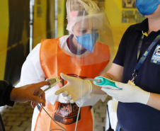 de proteção e prevenção aos profissionais que cortam as rodovias do Paraná garantindo o abastecimento das famílias, inclusive durante a pandemia de coronavírus.  
Foto: José Fernando Ogura/AEN