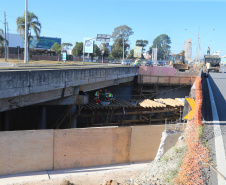 Obras Comec  - Av Rui Barbosa, no cruzamento com a Av das Torres  - Sao José dos Pinhais-  29/05/2020 - Foto: Geraldo Bubniak/AEN