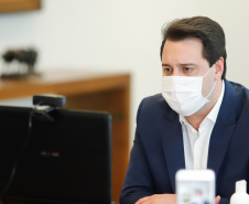 O governador Carlos Massa Ratinho Junior confirmou o investimento, ainda neste ano, de aproximadamente R$ 2,6 bilhões em infraestrutura no Estado. Parte do montante, cerca de R$ 600 milhões, será aplicado diretamente na modernização da malha rodoviária paranaense. O foco é ampliar a capacidade de transporte de cargas e, consequentemente, alavancar a economia do Paraná.
Foto: Rodrigo Felix Leal