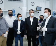 Um antigo problema estrutural da saúde pública de Goioerê, na Região Centro-Oeste, foi resolvido nesta quinta-feira (25) com a entrega, pelo Governo do Estado, de 10 leitos de Unidade de Terapia Intensiva (UTI).  O conjunto de leitos vai funcionar dentro da Santa Casa de Misericórdia do município e, neste primeiro momento, será destinado exclusivamente para atender pacientes infectados pelo coronavírus. A entrega foi feita pelo governador Carlos Massa Ratinho Junior.