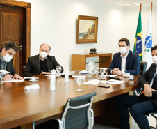 O projeto executivo da revitalização da Avenida Atílio Fontana, em Paranaguá, foi concluído e apresentado nesta quinta-feira (02) em uma reunião virtual que contou com a participação do governador Carlos Massa Ratinho Junior, do secretário de Infraestrutura e Logística, Sandro Alex, do diretor-presidente dos Portos do Paraná, Luiz Fernando Garcia, e do prefeito Marcelo Roque.