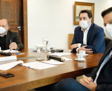 O projeto executivo da revitalização da Avenida Atílio Fontana, em Paranaguá, foi concluído e apresentado nesta quinta-feira (02) em uma reunião virtual que contou com a participação do governador Carlos Massa Ratinho Junior, do secretário de Infraestrutura e Logística, Sandro Alex, do diretor-presidente dos Portos do Paraná, Luiz Fernando Garcia, e do prefeito Marcelo Roque.