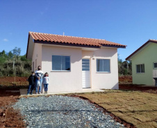 Famílias carentes de Fernandes Pinheiro recebem casas gratuitas. Foto:Cohapar