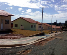 Famílias carentes de Fernandes Pinheiro recebem casas gratuitas. Foto:Cohapar
