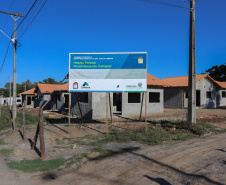 As 30 casas do novo conjunto habitacional de São João do Triunfo ainda têm a cor cinza de reboco na parede, madeira exposta nos telhados e como pano de fundo o corre-corre da construção civil, mas elas já estão visíveis em um espaço plano de 13,7 mil metros quadrados