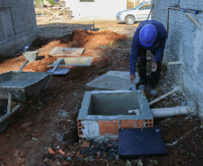 As 30 casas do novo conjunto habitacional de São João do Triunfo ainda têm a cor cinza de reboco na parede, madeira exposta nos telhados e como pano de fundo o corre-corre da construção civil, mas elas já estão visíveis em um espaço plano de 13,7 mil metros quadrados