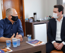 O governador Carlos Massa Ratinho Junior visitou nesta segunda-feira (13) o frigorífico Levo Alimentos, em Umuarama, inaugurado na semana passada, e destacou a geração de empregos no setor.