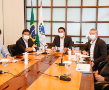 O governador Carlos Massa Ratinho Junior se reuniu por videoconferência nesta segunda-feira (20) com os 30 deputados federais que representam o Paraná em Brasília para discutir modelagem, obras e trechos previstos no novo Anel de Integração