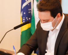 O governador Carlos Massa Ratinho Junior se reuniu por videoconferência nesta segunda-feira (20) com os 30 deputados federais que representam o Paraná em Brasília para discutir modelagem, obras e trechos previstos no novo Anel de Integração