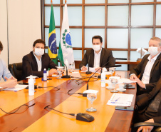 O governador Carlos Massa Ratinho Junior se reuniu por videoconferência nesta segunda-feira (20) com os 30 deputados federais que representam o Paraná em Brasília para discutir modelagem, obras e trechos previstos no novo Anel de Integração