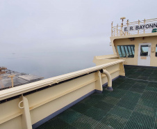 Um novo embarque recorde está sendo realizado no Corredor de Exportação do Porto de Paranaguá, nesta semana. No berço 214, o navio E.R Bayonne carrega 104,2 mil toneladas de farelo de soja. Este é o maior volume de granel de exportação já movimentado pelo porto.
Foto: Claudio Neves