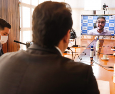O governador Carlos Massa Ratinho Junior conheceu nesta quarta-feira (22) um projeto elaborado pela empresa Terminal de Contêineres de Paranaguá (TCP), que planeja investir cerca de R$ 2,5 bilhões nos próximos anos no Porto de Paranaguá e gerar 10 mil empregos.
