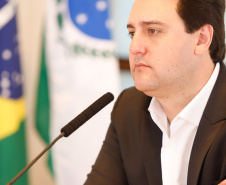 O governador Carlos Massa Ratinho Junior conheceu nesta quarta-feira (22) um projeto elaborado pela empresa Terminal de Contêineres de Paranaguá (TCP), que planeja investir cerca de R$ 2,5 bilhões nos próximos anos no Porto de Paranaguá e gerar 10 mil empregos.
