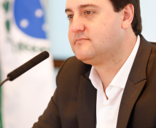 O governador Carlos Massa Ratinho Junior conheceu nesta quarta-feira (22) um projeto elaborado pela empresa Terminal de Contêineres de Paranaguá (TCP), que planeja investir cerca de R$ 2,5 bilhões nos próximos anos no Porto de Paranaguá e gerar 10 mil empregos.
