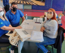Cem famílias de Santa Mariana, município da região Norte do Paraná, receberam nesta quinta-feira (23) as chaves da casa própria. Elas são as novas proprietárias do Residencial Albertino Delamuta, que recebeu um investimento de R$ 6,6 milhões do Governo do Estado, Governo Federal e prefeitura. Foto:Pizolato