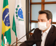 Estado formalizou acordo nesta segunda-feira (27) com representantes do laboratório Sinopharm e da Embaixada da China. A cooperação técnica e científica permite a testagem e a produção de vacina pelo Tecpar, que deve ser o hub logístico do remédio para a América do Sul.