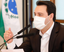 Estado formalizou acordo nesta segunda-feira (27) com representantes do laboratório Sinopharm e da Embaixada da China. A cooperação técnica e científica permite a testagem e a produção de vacina pelo Tecpar, que deve ser o hub logístico do remédio para a América do Sul.