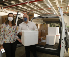 
Paraná recebe anestésicos e relaxantes musculares do Hospital Unimed, do Rio de Janeiro. Uma aeronave do governo foi buscar. Estado também já está habilitado no processo de compra pelo Ministério da Saúde.
Foto: Gilson Abreu/AEN
