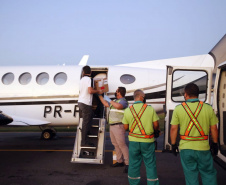 Paraná recebe anestésicos e relaxantes musculares do Hospital Unimed, do Rio de Janeiro. Uma aeronave do governo foi buscar. Estado também já está habilitado no processo de compra pelo Ministério da Saúde.
Foto: Gilson Abreu/AEN