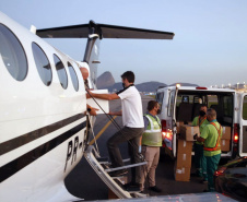 Paraná recebe anestésicos e relaxantes musculares do Hospital Unimed, do Rio de Janeiro. Uma aeronave do governo foi buscar. Estado também já está habilitado no processo de compra pelo Ministério da Saúde.
Foto: Gilson Abreu/AEN