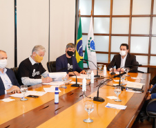 A Granja do Canguiri, ex-residência oficial dos governadores paranaenses, terá uma nova utilidade e será transformada na Escola Agrícola 4.0. O governador Carlos Massa Ratinho Junior assinou nesta terça-feira (28) o documento que formaliza a transferência do imóvel, localizado em Pinhais, na Região Metropolitana de Curitiba, para a Secretaria de Estado da Educação e do Esporte, que será responsável pela implantação do projeto-piloto da unidade.  
