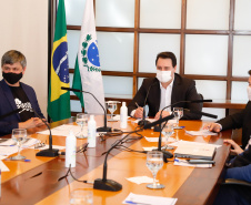 A Granja do Canguiri, ex-residência oficial dos governadores paranaenses, terá uma nova utilidade e será transformada na Escola Agrícola 4.0. O governador Carlos Massa Ratinho Junior assinou nesta terça-feira (28) o documento que formaliza a transferência do imóvel, localizado em Pinhais, na Região Metropolitana de Curitiba, para a Secretaria de Estado da Educação e do Esporte, que será responsável pela implantação do projeto-piloto da unidade.  
