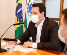 A Granja do Canguiri, ex-residência oficial dos governadores paranaenses, terá uma nova utilidade e será transformada na Escola Agrícola 4.0. O governador Carlos Massa Ratinho Junior assinou nesta terça-feira (28) o documento que formaliza a transferência do imóvel, localizado em Pinhais, na Região Metropolitana de Curitiba, para a Secretaria de Estado da Educação e do Esporte, que será responsável pela implantação do projeto-piloto da unidade.  
