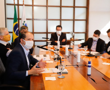 A Granja do Canguiri, ex-residência oficial dos governadores paranaenses, terá uma nova utilidade e será transformada na Escola Agrícola 4.0. O governador Carlos Massa Ratinho Junior assinou nesta terça-feira (28) o documento que formaliza a transferência do imóvel, localizado em Pinhais, na Região Metropolitana de Curitiba, para a Secretaria de Estado da Educação e do Esporte, que será responsável pela implantação do projeto-piloto da unidade.  
