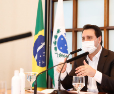 A Granja do Canguiri, ex-residência oficial dos governadores paranaenses, terá uma nova utilidade e será transformada na Escola Agrícola 4.0. O governador Carlos Massa Ratinho Junior assinou nesta terça-feira (28) o documento que formaliza a transferência do imóvel, localizado em Pinhais, na Região Metropolitana de Curitiba, para a Secretaria de Estado da Educação e do Esporte, que será responsável pela implantação do projeto-piloto da unidade.  
