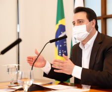A Granja do Canguiri, ex-residência oficial dos governadores paranaenses, terá uma nova utilidade e será transformada na Escola Agrícola 4.0. O governador Carlos Massa Ratinho Junior assinou nesta terça-feira (28) o documento que formaliza a transferência do imóvel, localizado em Pinhais, na Região Metropolitana de Curitiba, para a Secretaria de Estado da Educação e do Esporte, que será responsável pela implantação do projeto-piloto da unidade.  
