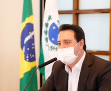 A Granja do Canguiri, ex-residência oficial dos governadores paranaenses, terá uma nova utilidade e será transformada na Escola Agrícola 4.0. O governador Carlos Massa Ratinho Junior assinou nesta terça-feira (28) o documento que formaliza a transferência do imóvel, localizado em Pinhais, na Região Metropolitana de Curitiba, para a Secretaria de Estado da Educação e do Esporte, que será responsável pela implantação do projeto-piloto da unidade.  
