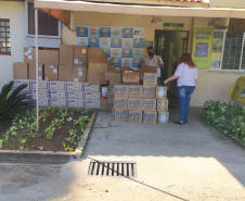 A Secretaria de Estado da Justiça, Família e Trabalho está entregando Equipamentos de Proteção Individual (EPIs) às instituições de longa permanência para idosos e entidades de atendimentos que abrigam idosos. Até o momento, já foram beneficiadas 335 instituições, em 155 municípios do Paraná. A ação conta com apoio dos 24 Escritórios Regionais da Secretaria.Foto:SEJUF