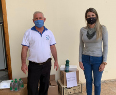 A Secretaria de Estado da Justiça, Família e Trabalho está entregando Equipamentos de Proteção Individual (EPIs) às instituições de longa permanência para idosos e entidades de atendimentos que abrigam idosos. Até o momento, já foram beneficiadas 335 instituições, em 155 municípios do Paraná. A ação conta com apoio dos 24 Escritórios Regionais da Secretaria.Foto:SEJUF