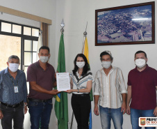 Avança um novo projeto habitacional da Cohapar para o município de Rio Bom, na região do Vale do Ivaí. A companhia recebeu nesta terça-feira (28) a documentação de uma área doada pela Prefeitura de Rio Bom, com a anuência da Câmara Municipal, para a construção de 23 novas casas populares na cidade.
Foto:Prefeitura de Rio Bom