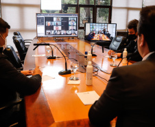 O novo Anel de Integração foi pauta de mais um encontro virtual, realizado nesta quinta-feira (30), entre o governador Carlos Massa Ratinho Junior, o ministro da Infraestrutura, Tarcísio Gomes de Freitas, e a bancada federal paranaense. Estado e a União seguem discutindo lotes, obras e a modelagem da nova concessão de rodovias que cortam o Paraná.