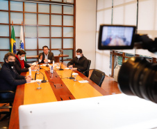 O novo Anel de Integração foi pauta de mais um encontro virtual, realizado nesta quinta-feira (30), entre o governador Carlos Massa Ratinho Junior, o ministro da Infraestrutura, Tarcísio Gomes de Freitas, e a bancada federal paranaense. Estado e a União seguem discutindo lotes, obras e a modelagem da nova concessão de rodovias que cortam o Paraná.