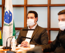 O novo Anel de Integração foi pauta de mais um encontro virtual, realizado nesta quinta-feira (30), entre o governador Carlos Massa Ratinho Junior, o ministro da Infraestrutura, Tarcísio Gomes de Freitas, e a bancada federal paranaense. Estado e a União seguem discutindo lotes, obras e a modelagem da nova concessão de rodovias que cortam o Paraná.