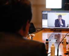 O novo Anel de Integração foi pauta de mais um encontro virtual, realizado nesta quinta-feira (30), entre o governador Carlos Massa Ratinho Junior, o ministro da Infraestrutura, Tarcísio Gomes de Freitas, e a bancada federal paranaense. Estado e a União seguem discutindo lotes, obras e a modelagem da nova concessão de rodovias que cortam o Paraná.