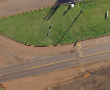 Governo planeja ações para ampliar capacidade de mais de 260 quilômetros de rodovias 
Com divisão em cinco lotes, intenção é remodelar trechos das PR-487, PR-460, PR-272 e PR-466 e garantir melhor interligação entre as regiões produtivas do Estado. 

Foto: DER 