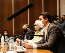 O chefe da Casa Civil do Governo do Estado, Guto Silva, fez um balanço dos resultados obtidos pelo programa Paraná Mais Cidades durante encontro nesta segunda-feira (03) com a base de apoio ao Governo na Assembleia. A reunião serviu também para confirmar o repasse de R$ 100 milhões por parte do Legislativo para a compra de vacinas contra a Covid-19.